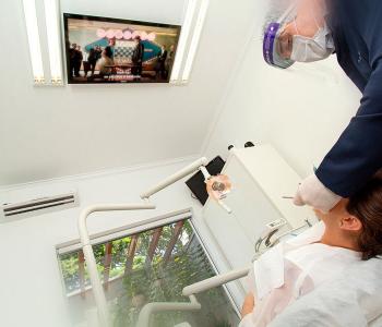 IMG_conforto-tv-no-teto-para-o-paciente-dentista-em-campinas